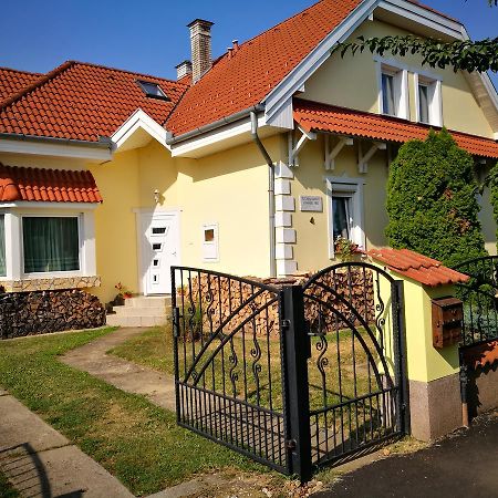 Kovacs Vendeghaz Hotel Bük Buitenkant foto